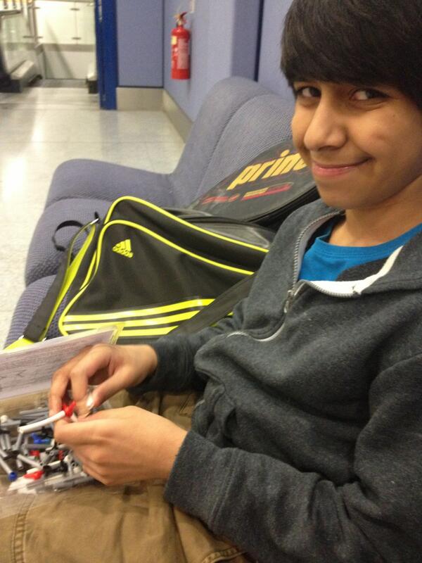 aamie17's tweet image. Classic bro playing with the moly mod kit while we wait for check in #itsnotlego #futurechemist