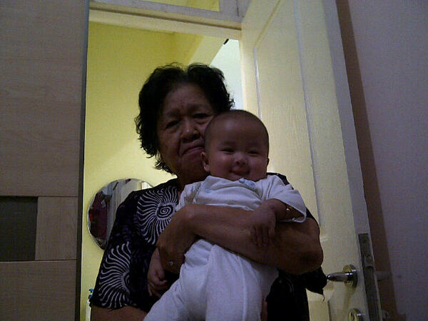 NonikIndah's tweet photo. @parentingINA Joe with grand grandma »mak co » bangun bobook #PITwitPic http://t.co/Ex73xehvz9