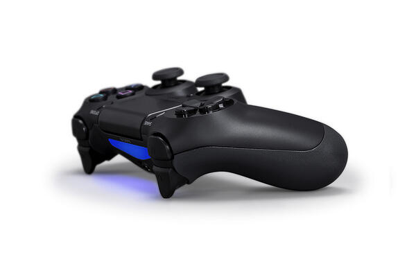 Save22ph's tweet image. PlayStation 4 Update: A Peek at PS4 Controller, Eye camera - blog.save22.com.ph/playstation4-p…