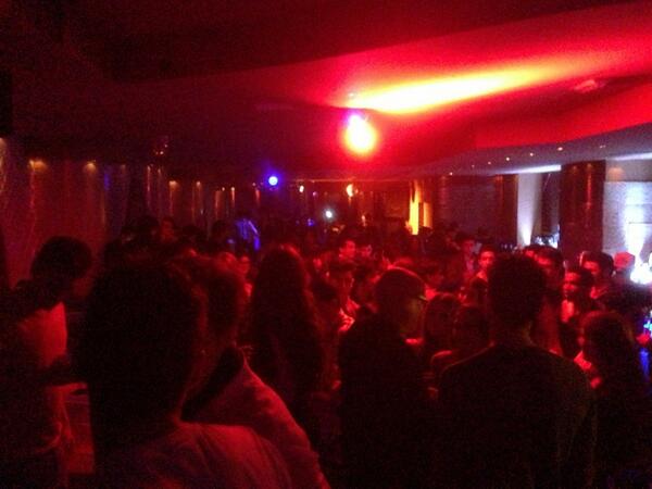 bluhemian's tweet photo. REVENTOON EN MOMA MARBELLA ( BOHEMIAN) CON @AbrahamGandiaSh !! Y LA FIESTA ACABA DE EMPEZAR!! http://t.co/soKlCCIpcS