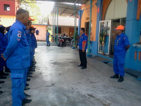 Raynokz's tweet photo. @PPADKINTA @PPANPerak @kpjpam @zeekay15  @MohdAnu04719537 TPPAN beri tklimat sblm pgrakan ke rmh pnrima sumbangan http://t.co/kybxHIpyQh
