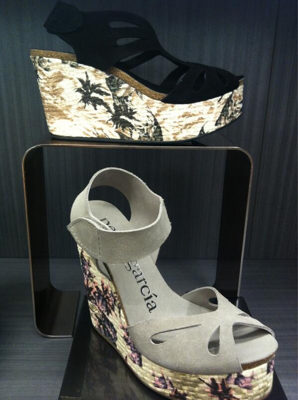 창문 틈으로 새어 들어오는 따사로운 봄볕을 보니 스페인의 강렬한 태양이 떠오르시지 않으세요? 지중해의 아름다움을 건축적형태로 표현한 Pedro Garcia의 웨지힐로 완연한 봄의 태양을 마음껏 즐겨보세요^^