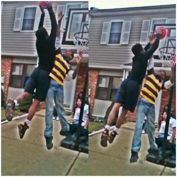 Zah1200_'s tweet image. #backyardball 🏀