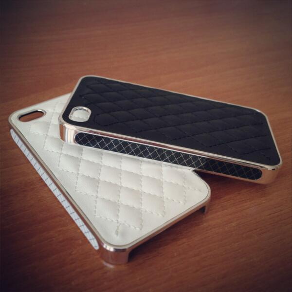 iFruitStore's tweet photo. Два кожаных кейса для iPhone ждут своих обладателей. Получить их совершенно бесплатно - просто http://t.co/b61osmE2D8 http://t.co/tmqApRO8EG