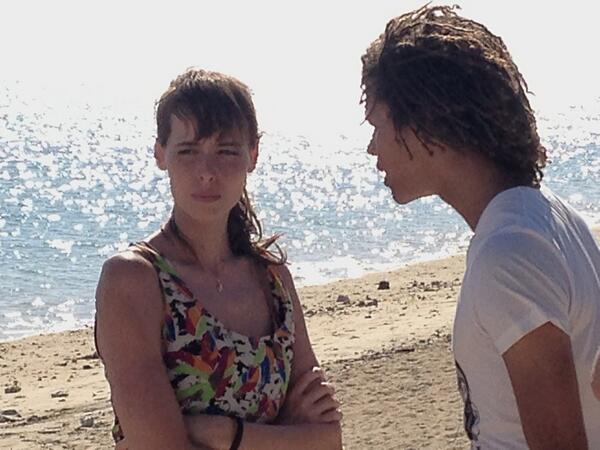 opjlaserie's tweet photo. #julieboulanger et son fils #sebastiencapgras sur fond d' #oceanindien #franceO #francetele #makingof #live http://t.co/dU35M6wmGk