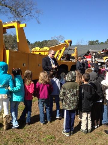 TransNRMS's tweet image. Career Day @ Nashville Elem.  Great time talking to students about pupil transportation.