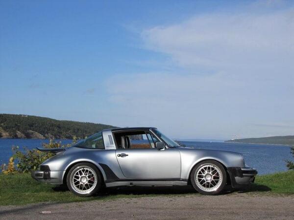 billmNL's tweet photo. #50Y911 '85 911 http://t.co/WSjy1gMitS