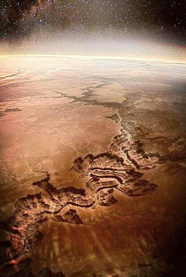 WonderfulPics's tweet photo. Grand Canyon from space - http://t.co/0eEhCD1XPj
