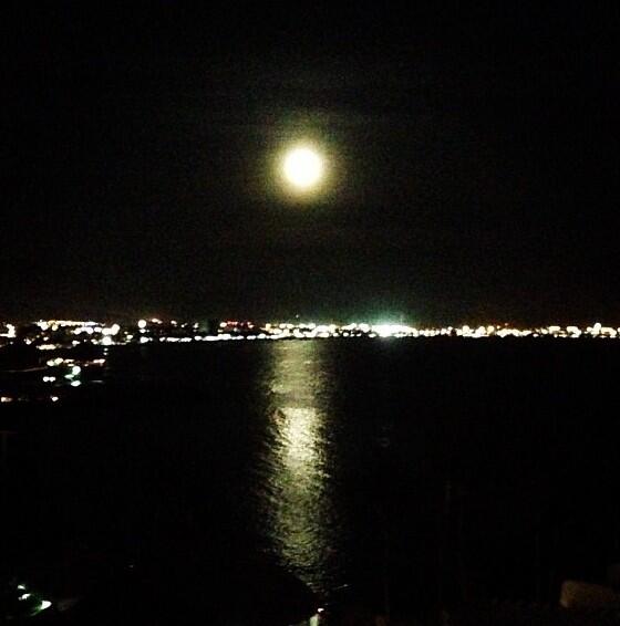 darionegrete16's tweet image. "@vivecolima: Luna de anoche#Manzanillo ... #Vacaciones #ViveColima http://t.co/ocdJx74wSZ" como en un 20 de Junio de 2008 hermosa ella y tu