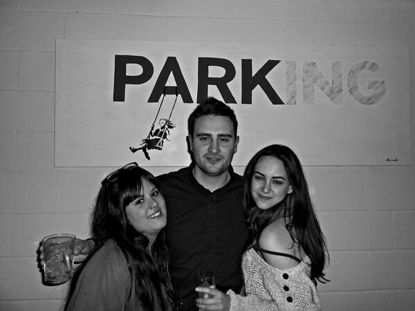 PatriMndez's tweet photo. al parking con @AuroraSanche y @rogerbasti #inauguración @Gingerbaza http://t.co/LGc3BJLc3F
