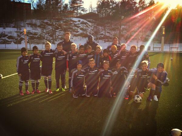 Veckoavslut med tema autonomi- matchsspel &amp; olika avslutsövn.
Glad påsk önskar de yngre Akademilagen! #DIFboll