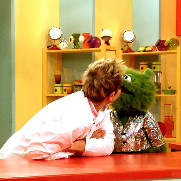 la_rospa's tweet image. Nel mio lavoro ci sono i cuochi che si limonano i pupazzi. E nessuno se ne stipusce! #helpkitchen #vitadiredazione