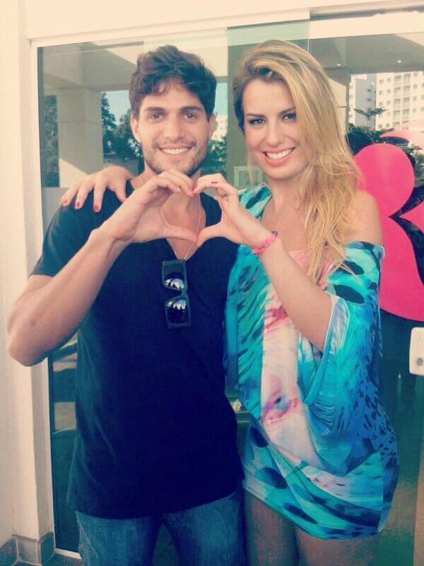 RealVilanelli's tweet photo. Fofos demais, amo RT @TeamVilanelli12
Eu amo vocês de mais @AndreMOficial e @FernandaKeulla minha diva e meu divo <3 http://t.co/C6RmfhCmsR