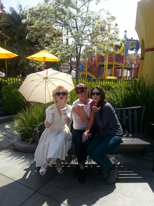At #UniversalStudio's with my girls @SarahShevon and #MarilynMonroe http://t.co/VgQLPJFowQ<a href="/tag/universalstudio"class="tags">#UniversalStudio</a><a class="tags" href="/tag/sarahshevon">@sarahshevon</a><a href="/tag/marilynmonroe"class="tags"><span>#marilynmonroe</span></a>