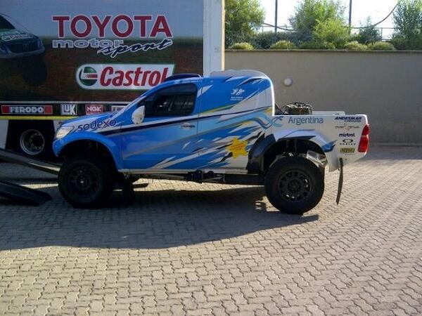 5 #Hilux for Abu Dhabi. Look out for <a href="/lucioealvarez/">Lucio Alvarez</a> and our drivers. Thanks to <a href="/ToyotaSA/">@ToyotaSA</a> Motorsport for a great car.