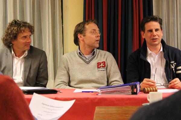 voorjongenoud's tweet photo. En nog een foto van Paul, Jeroen en Peter http://t.co/PBYSbMNEeh