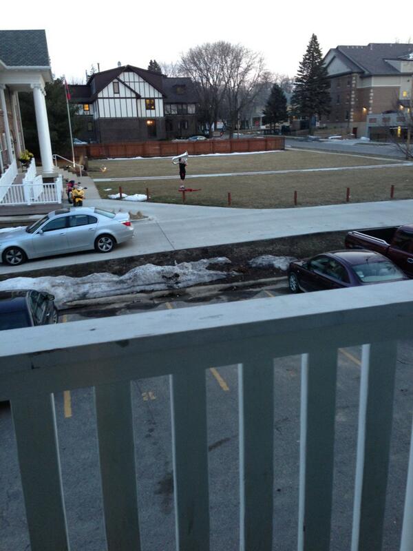 IsuStreeter39's tweet image. Dude is playin a trombone in front of his frat #PledgeWeek?