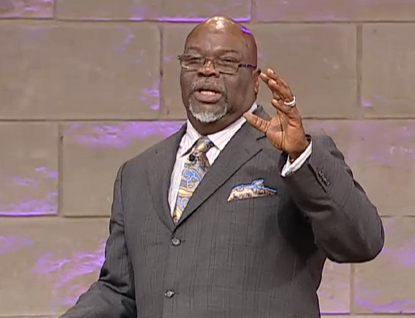 TPHDallas's tweet image. .@BishopJakes takes the stage! #TPH #SpringRevival
