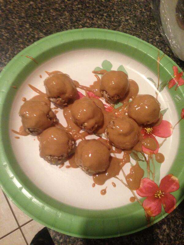 FitForApril's tweet image. #TWYE dessert, banana and oat cookies with warm peanut butter drizzle. 👌 I'll post cookies recipe in next tweet