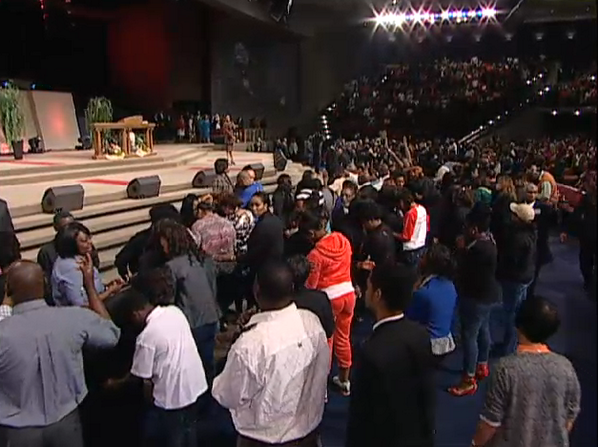 TPHDallas's tweet image. The altars are full again tonight!  Thank you Jesus for your Word! #SpringRevival #TPHDallas