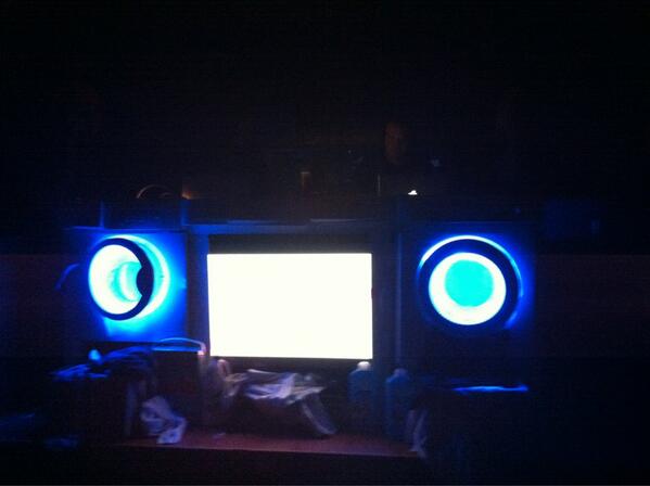 gramophone10's tweet photo. GOOOO!!! http://t.co/b8mkIcIiwA
