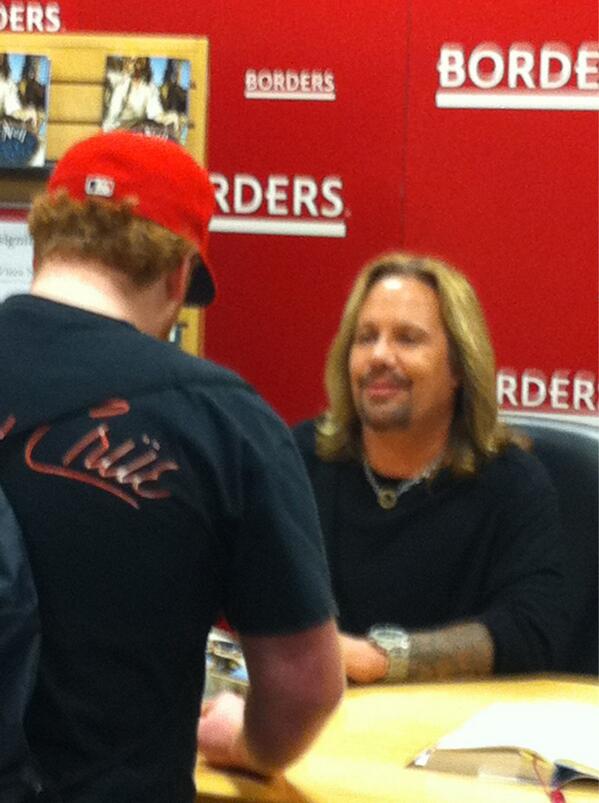 BoogBannon's tweet image. @helenmayx0 me and my idol.. #throwback @TheVinceNeil #2studs