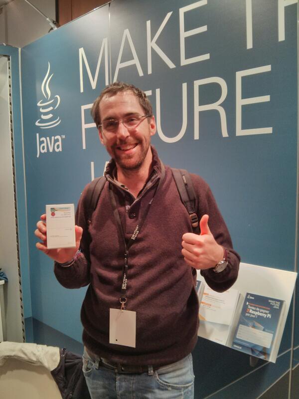 jeanmarchbh's tweet image. À #devoxxfr, encore un heureux gagnant d'un @Raspberry_Pi sur lequel faire tourner #java #javaembedded :) @java