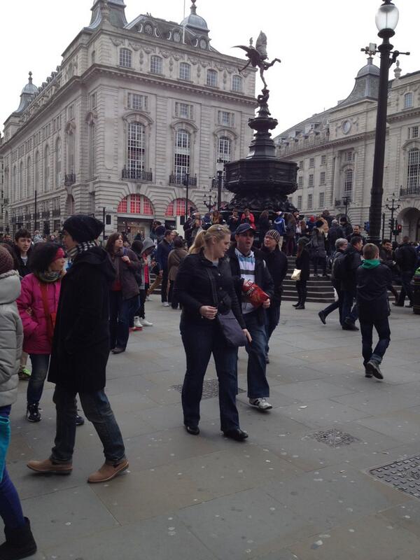 EasyGuideGPS's tweet image. Leafleting for #EasyGuideGPS  in London promoting our 5 walking tours of London.