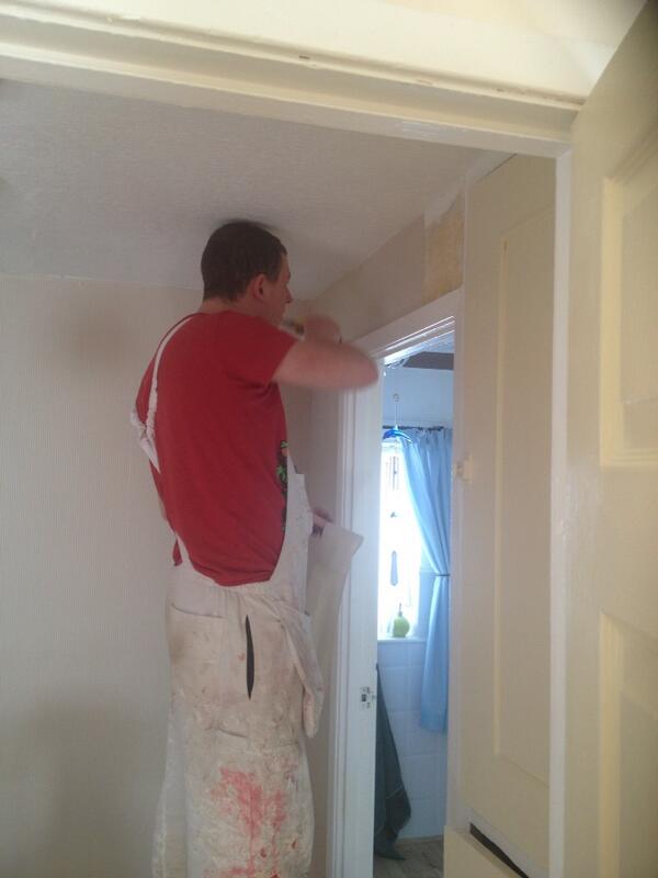 Teaching the apprentice to hang wall paper