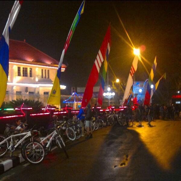 MLGfgss's tweet image. :') RT @MZP3N: Asik masih rame #FBL #ICM0313 #penogram