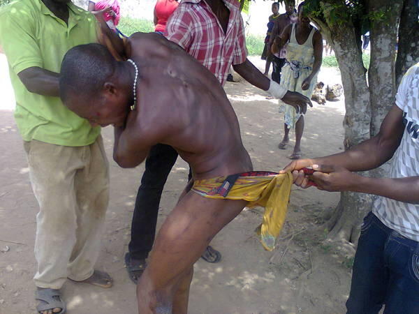 funkiila's tweet photo. PHOTOS: Students Stríp Man Nakéd For Stealing In Ekiti « 9JAOLOFOFO™ http://t.co/9VXb6vO3bM via @9ja_olofofo http://t.co/eLbdt73HaU