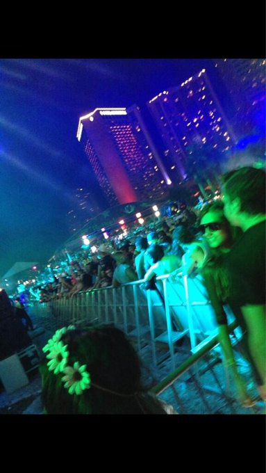 Last concert of Swedish House Mafia!!! Sooooo much people!!! #day6 http://t.co/IDPDwNqABZ<a href="/tag/day6"class="tags"><span>#day6</span></a>