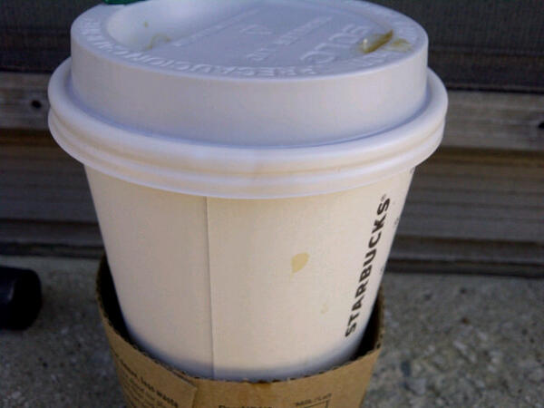 firstkontact_ck's tweet photo. @Starbucks Why do your cups (all sizes) leak at the seams??? http://t.co/wbPvxJduiB