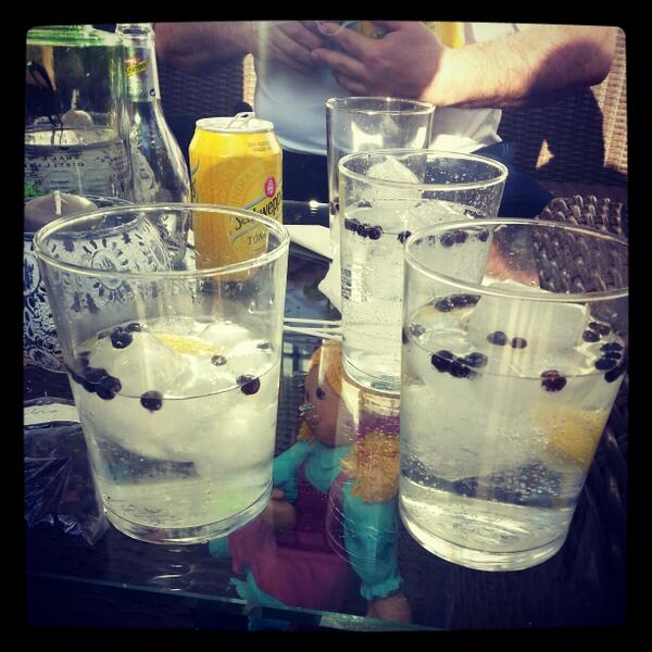 Maria_Tornay's tweet photo. @paquitornay un gin tonic??? Jajajaja http://t.co/lQi51N2oD8