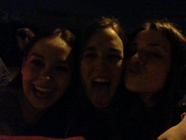 celovesme's tweet photo. Ale perras os quiero y aules @gvadri @Anaalicarte http://t.co/cYhe8fO1Vg