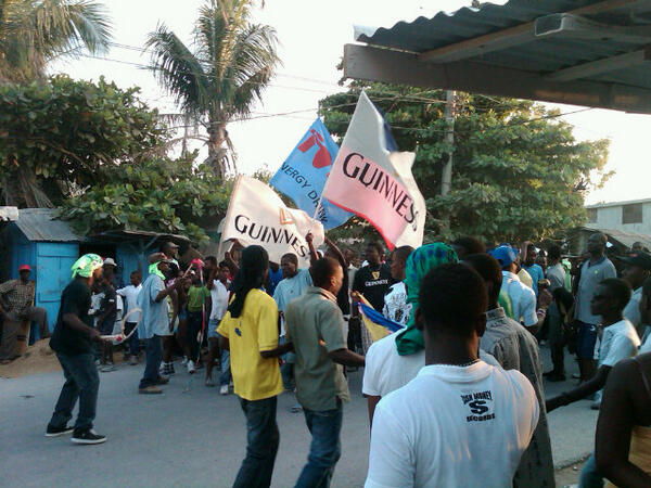KfePub's tweet photo. rara latibonit gen sponsor wi loll bann sa ap jwe mizik zomor sa pwouve ke atis sa gen talan vre felisitasyon zomo http://t.co/DMMqPgkwTN