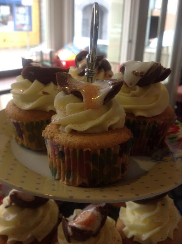 CakesbyBernie's tweet photo. @brighidmc @666kelpie breakfast pie may be off limits today, but what about these babies? http://t.co/YKifkSyigB