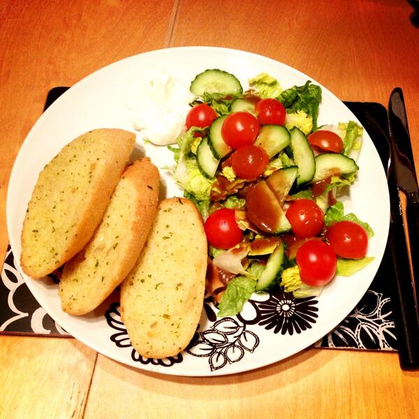 Healthiest tea I've had in a while! #garlic #bread #salad #mayo #balsamicdressing #healthy #goodgirl