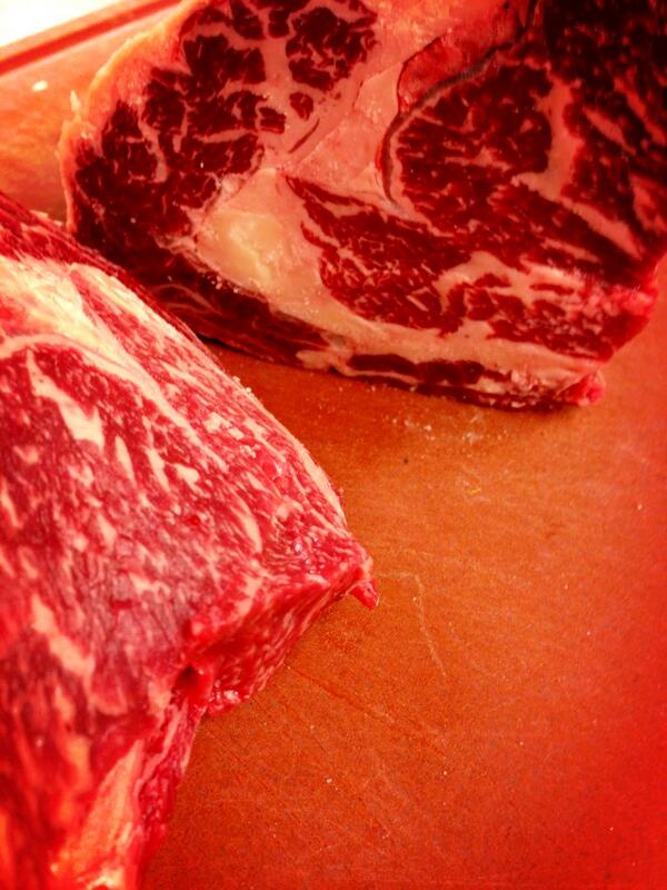 Sofiehof's tweet photo. Kan man annat än älska svensk entrecote? #200g #kött http://t.co/FCoZIXHyph