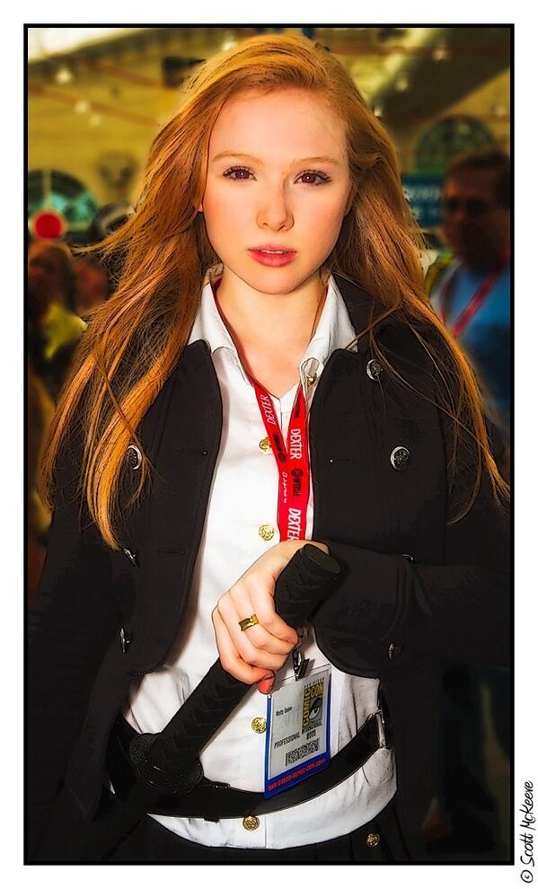 Molly C. Quinn - Página 2 BGjeNPFCcAA7CQb