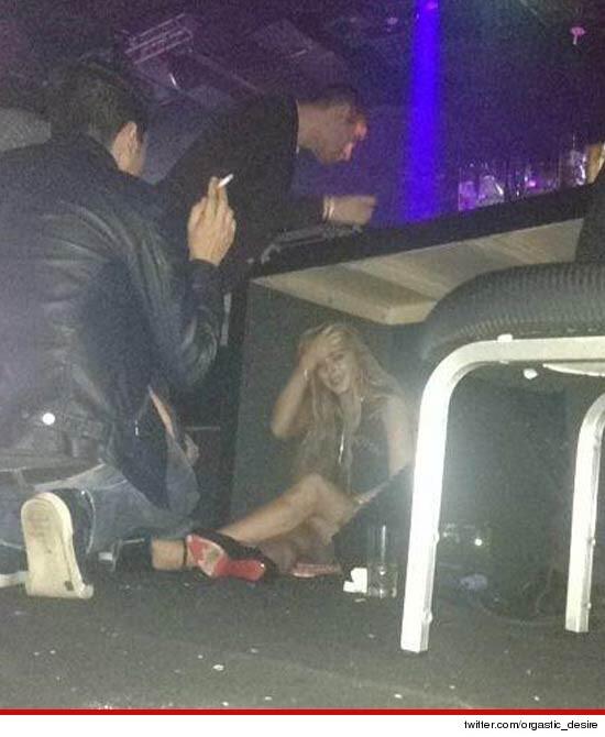TMZ's tweet photo. Lindsay Lohan -- Flash Floorward http://t.co/xQRiTPcPPW http://t.co/M2QhvlATZQ