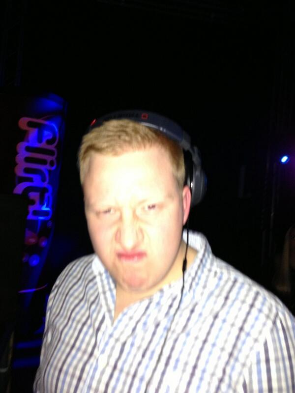 #flirtherts COR, ed sheeran has let himself go!