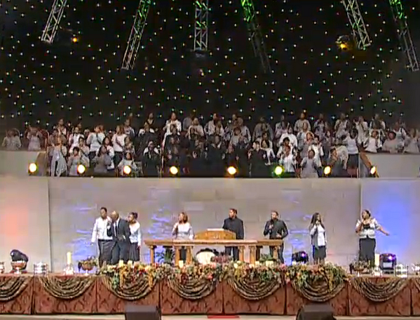 TPHDallas's tweet image. .@myronbutler and the #TPHDallas choir #SoldOut #SpringRevival