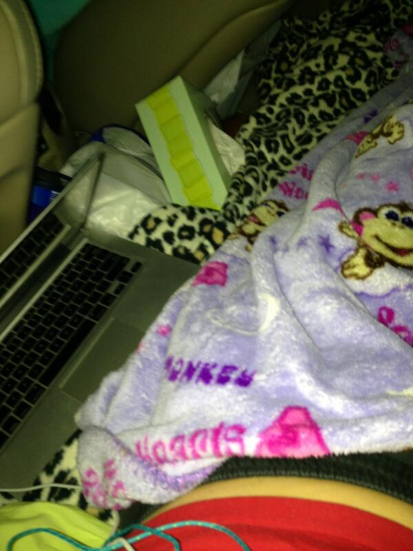 EmilyHug's tweet image. just hanging out in my bedroom/kitchen/entertainment room #mtvcribs #caredition