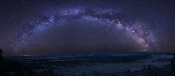 WonderfulPics's tweet photo. Well, THIS is what I call a rainbow (Milkyway long exposure) - http://t.co/vqu27NdlRf