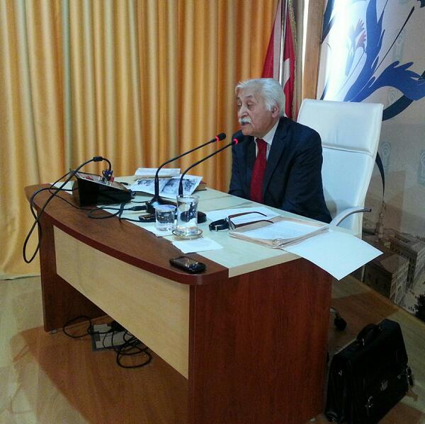 Yavuz Bülent Bakiler söyleşisi devam ediyor.