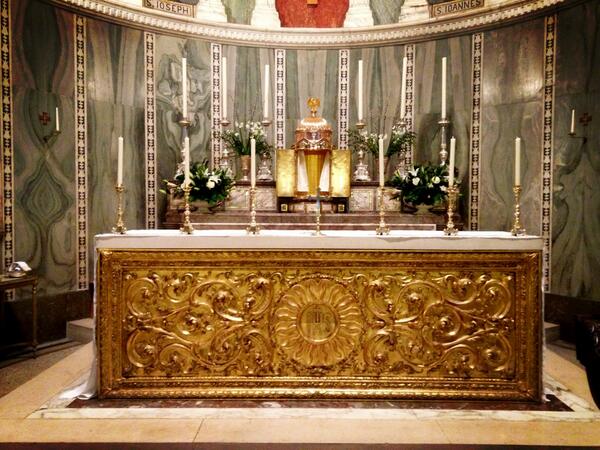 olawarwickst's tweet photo. Everything is ready for the solemn Easter Vigil, celebrated by Mgr Newton at 8pm this evening. All welcome. http://t.co/51hHHYChi6