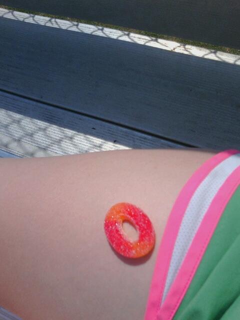 KaylieBurd's tweet image. My version of a tanning sticker. #donutshape #fattyproz #peachring HAHAHAHA @CarsonCalloway