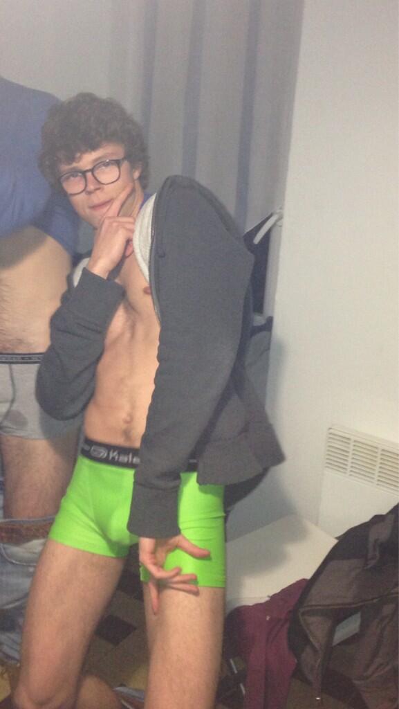 Antoine191's tweet photo. Paulo est chauuud @PaulBeauruel http://t.co/QQTtQ7nyQP