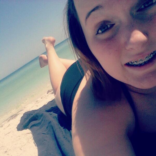 cheer_babez14's tweet image. Ahhh sun soaking.  #SpringBreakk
